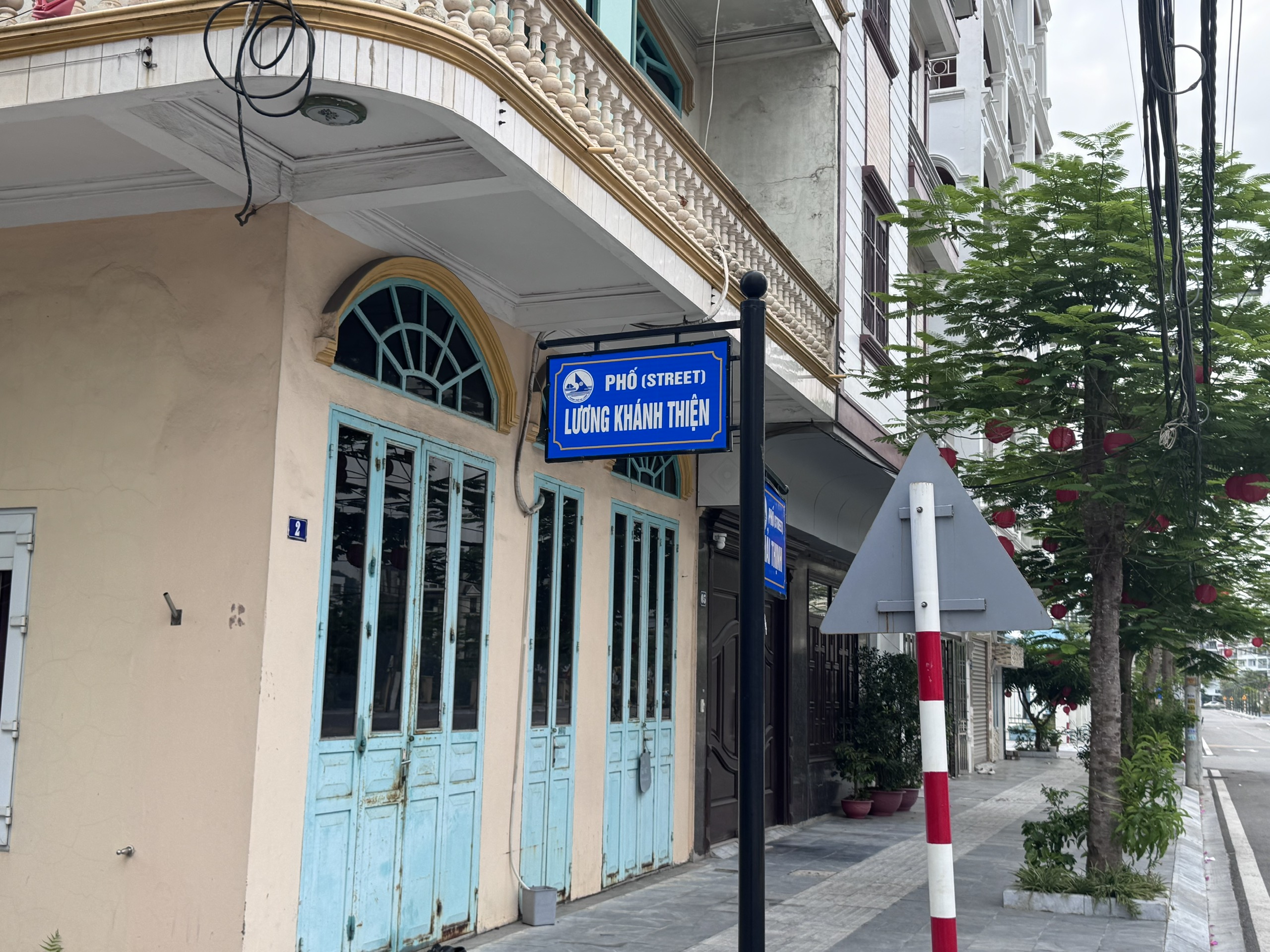 Tuyến phố Lương Khánh Thiện 