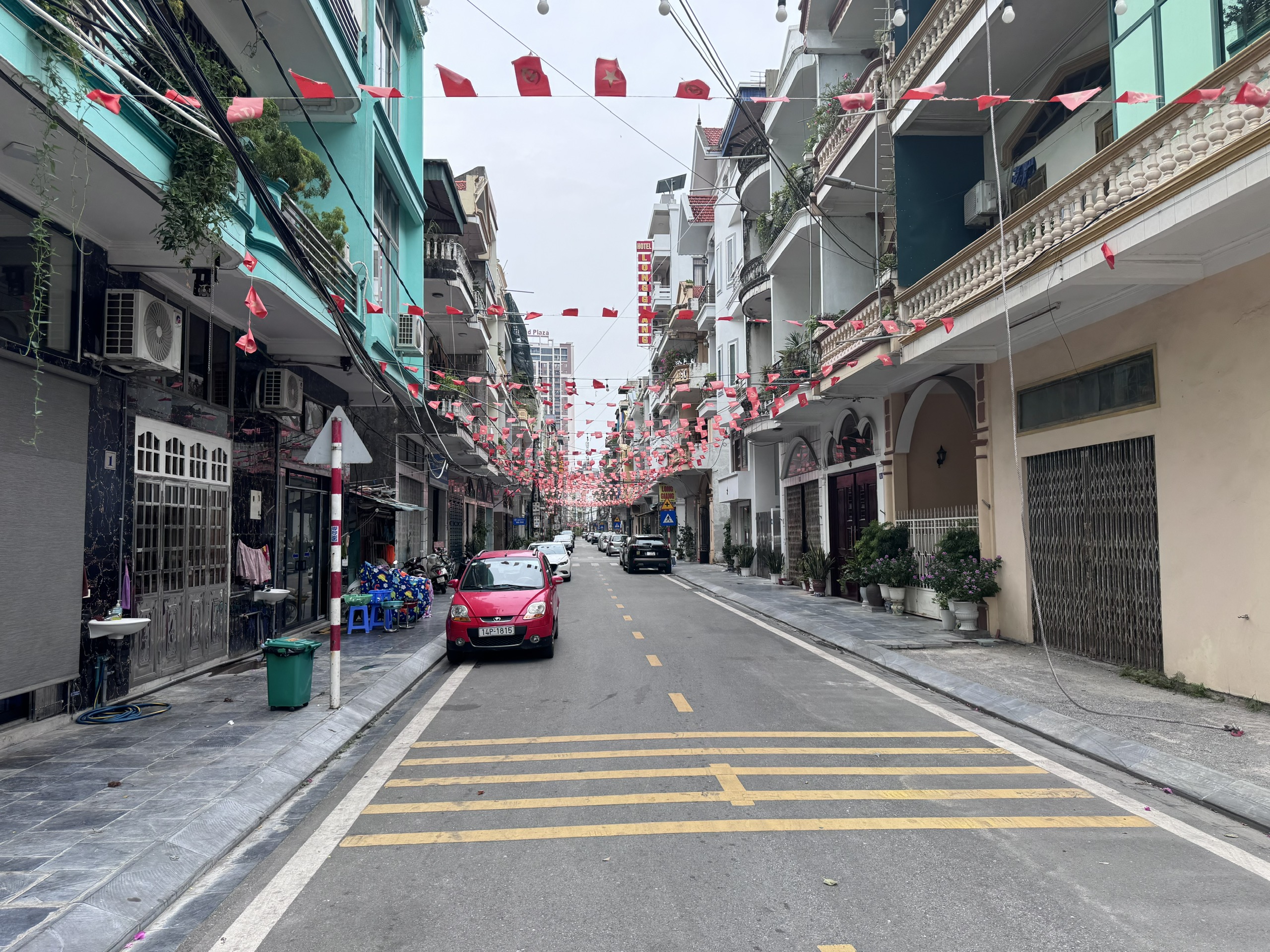 Tuyến phố Lương Khánh Thiện 