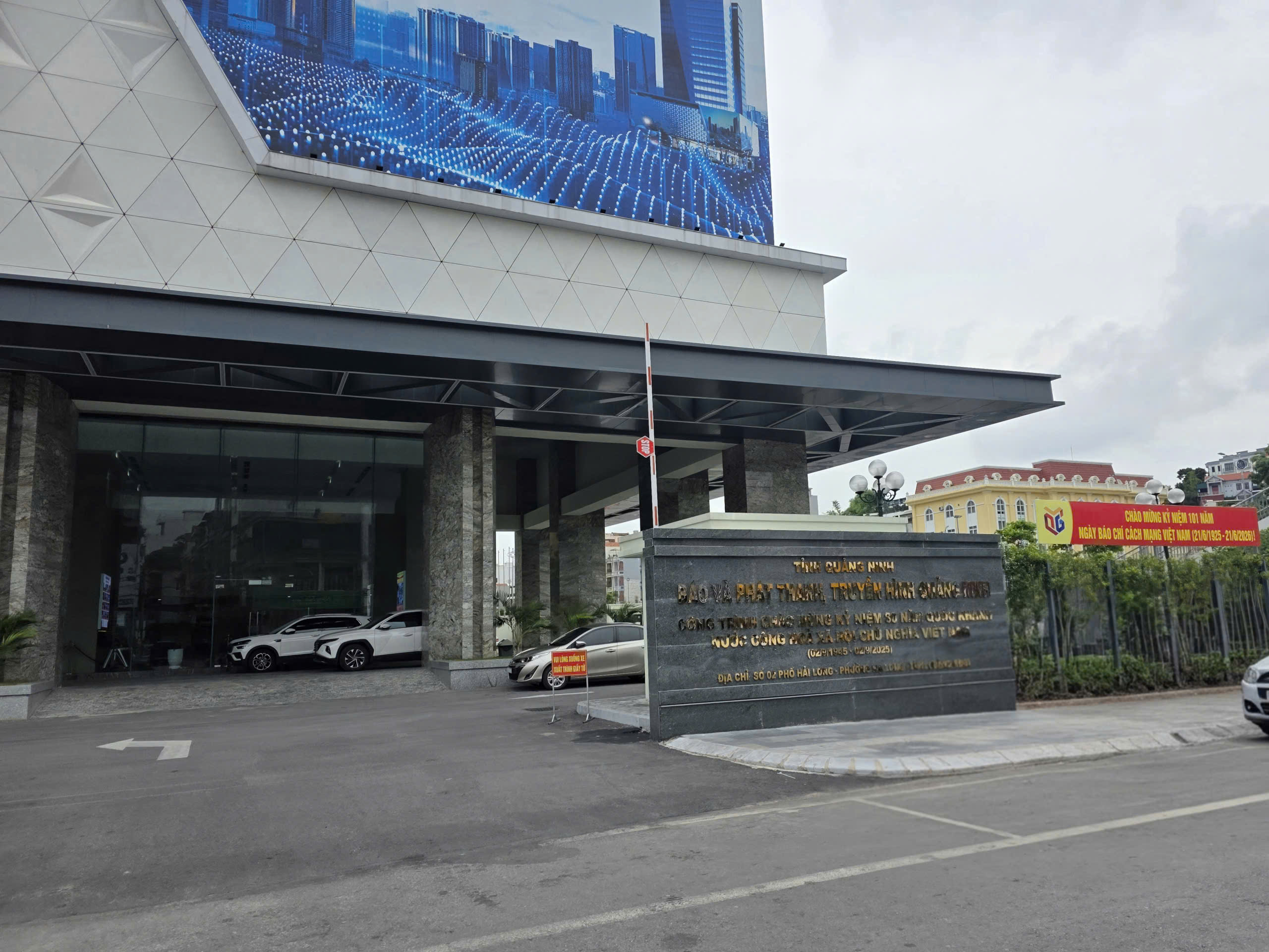 Báo phát thanh và truyền hình