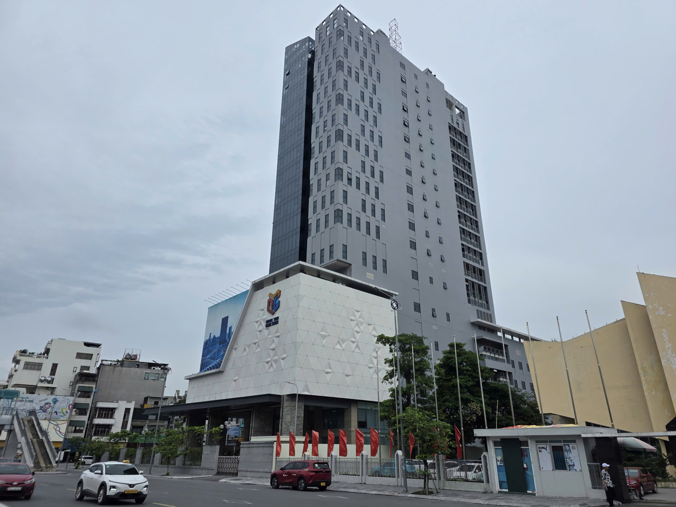 Báo phát thanh và truyền hình