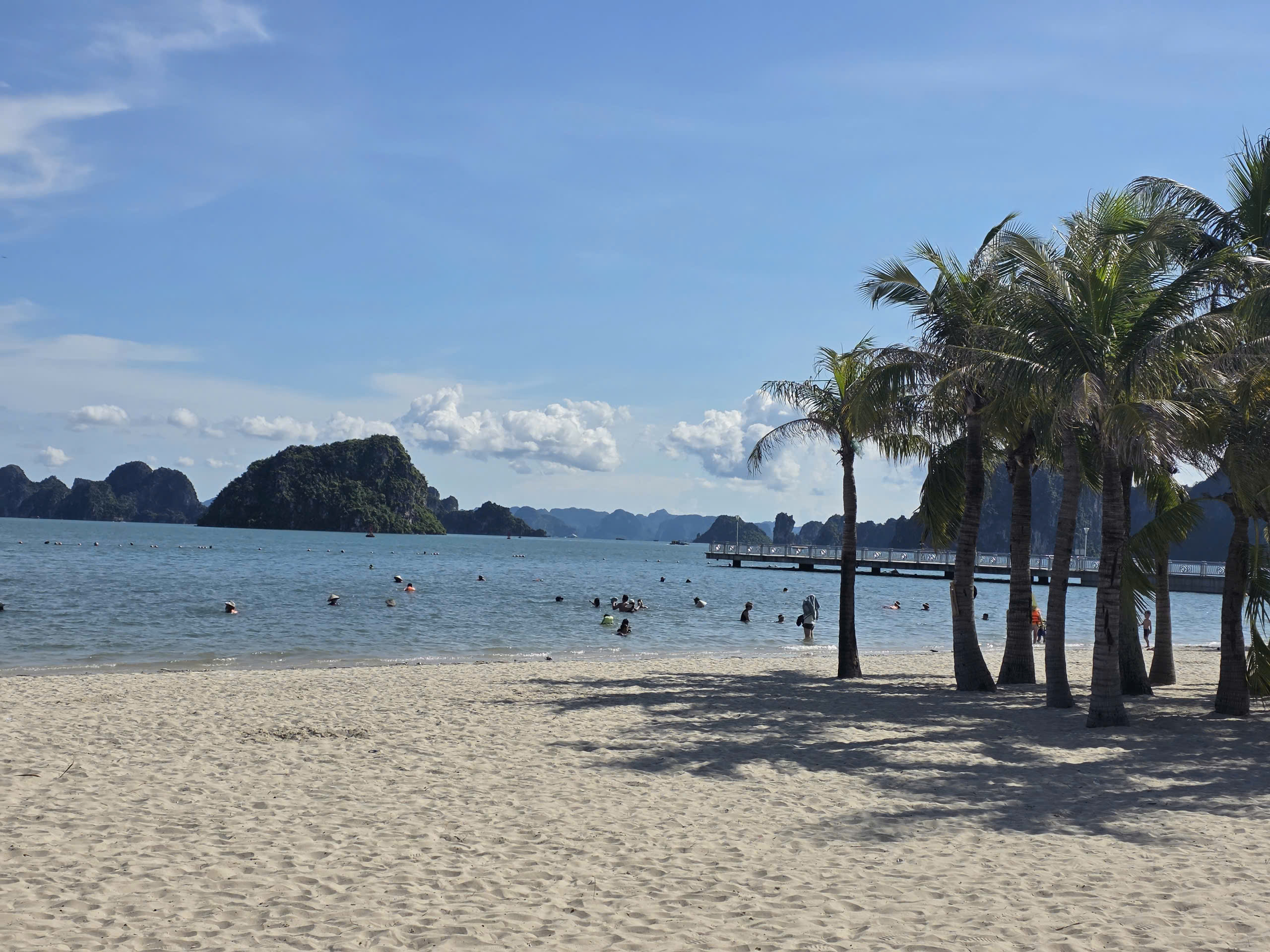 Bãi Tắm Hòn Gai