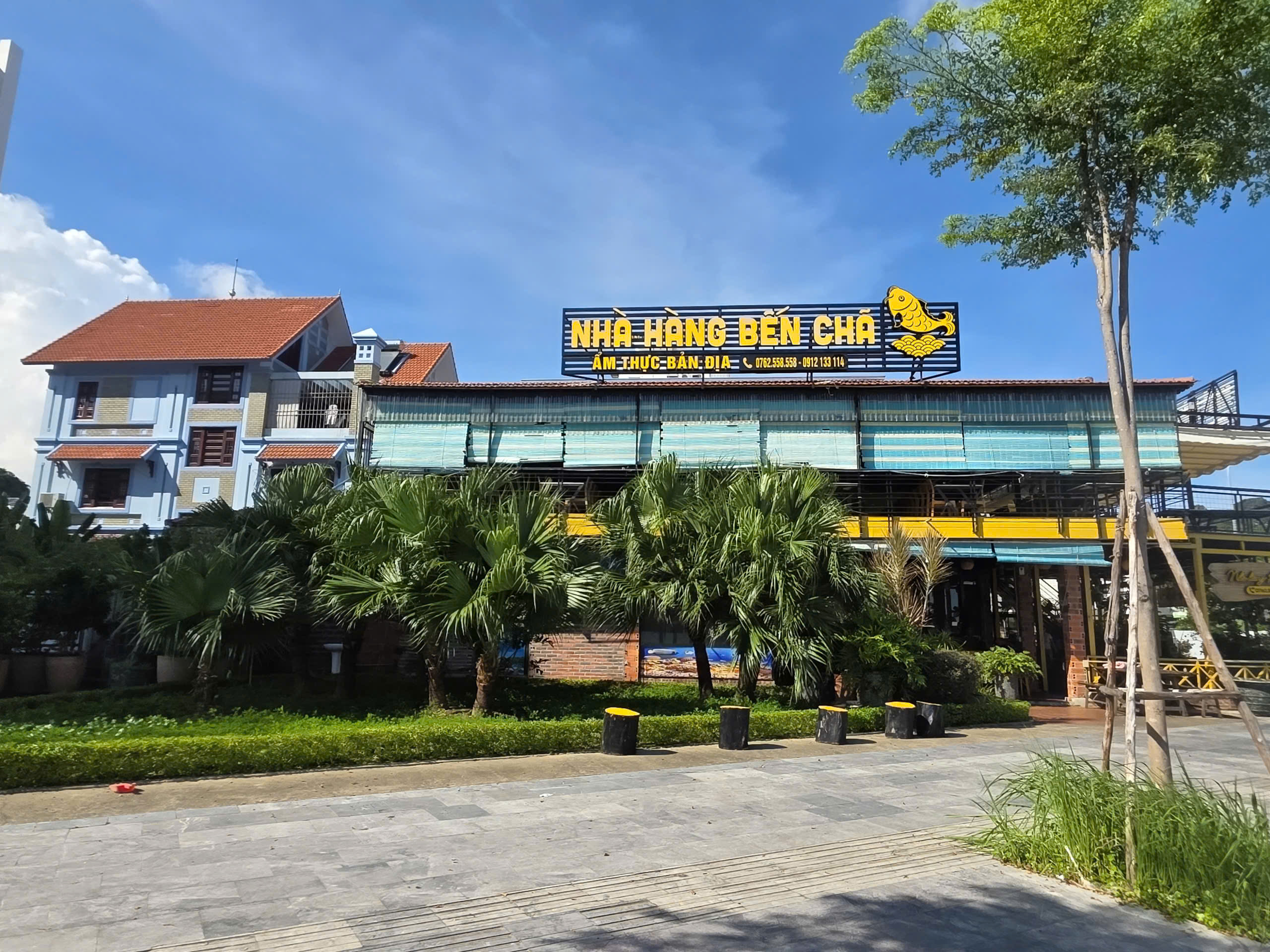 Nhà Hàng Bến Chã