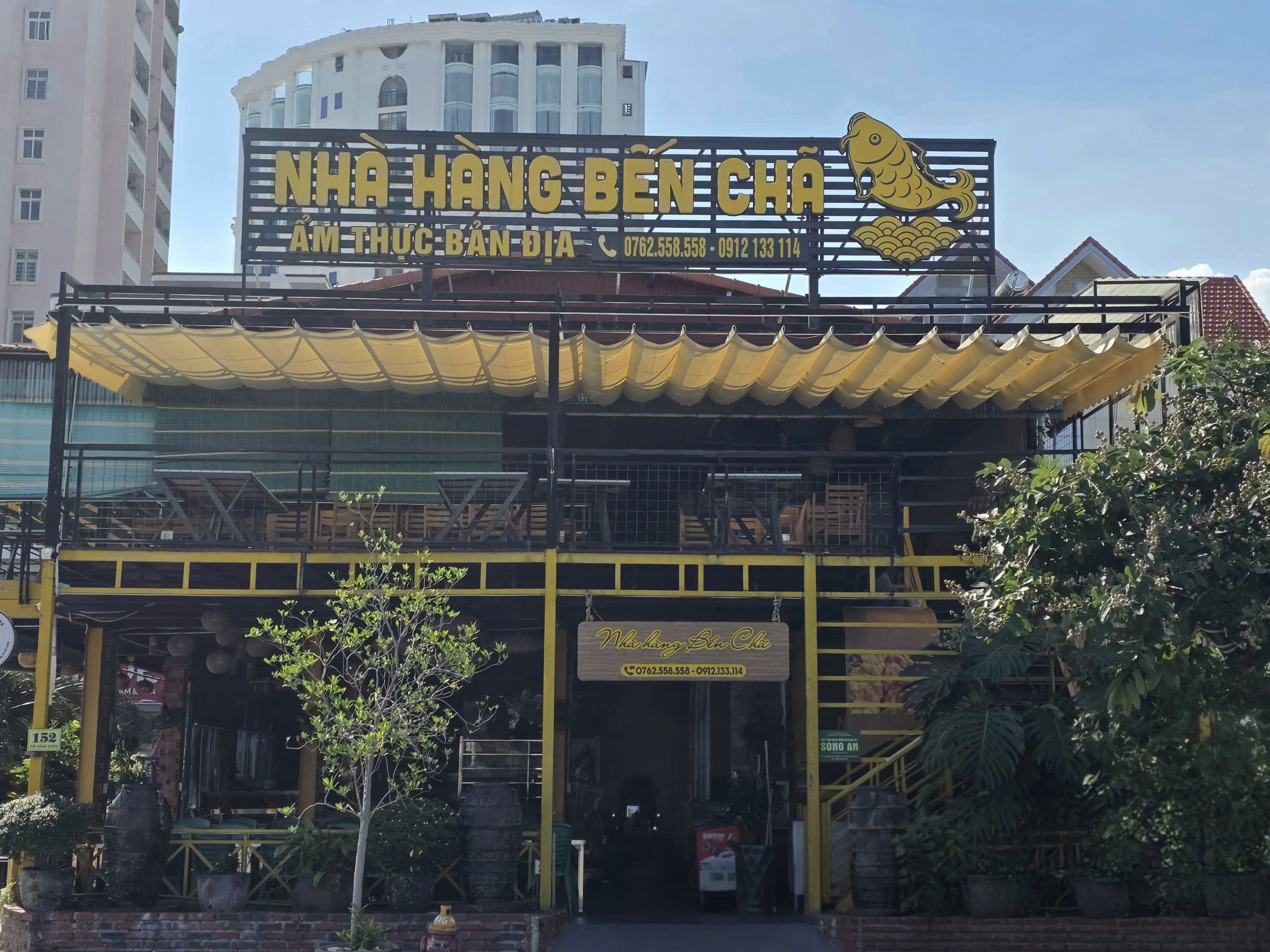 Nhà Hàng Bến Chã